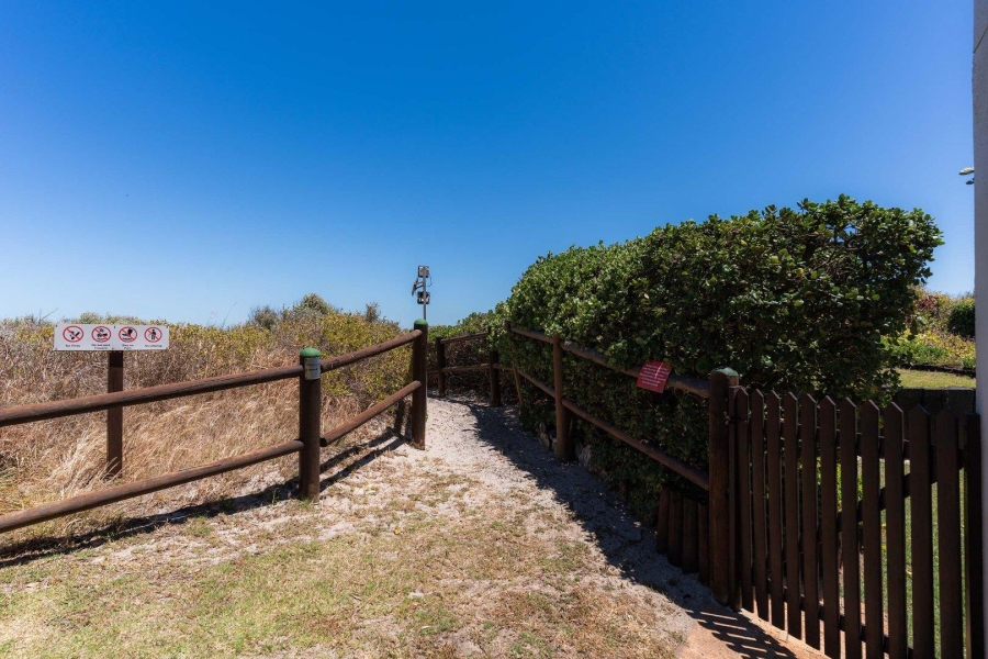 2 Bedroom Property for Sale in Woodbridge Island Western Cape